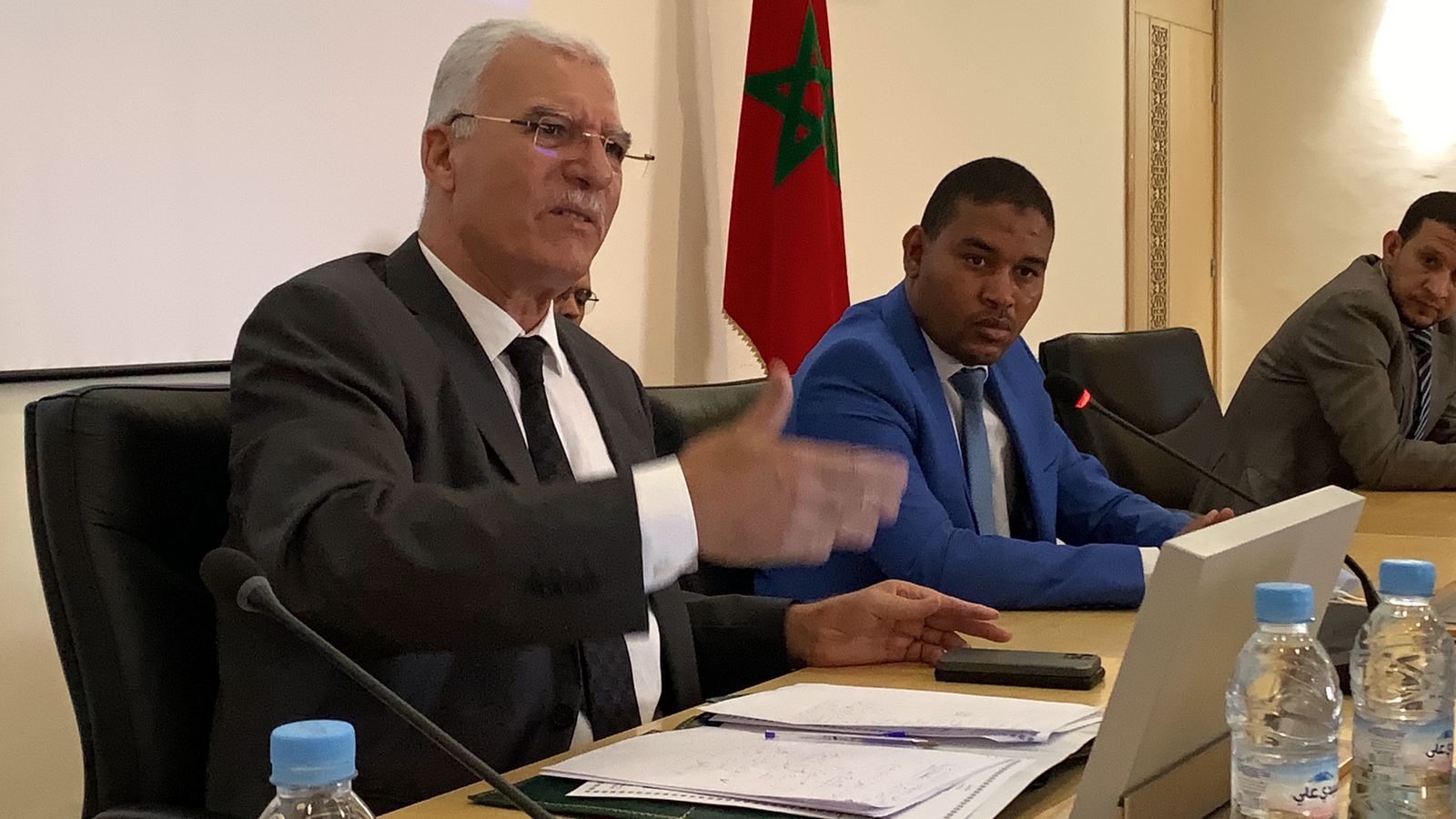 عامل إقليم سيدي بنور يستقبل مغاربة العالم للإنصات لمشاكلهم