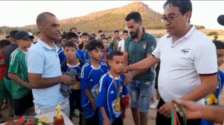 بمناسبة عيد العرش المجيد جمعية العهد الجديد وجماعة تيولي باقليم جرادة ينظمان النسخة الثانية لمهرجان واد الحيمر بشراكة مع الجالية المغربية المقيمة بالخارج.