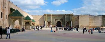 إحياء الفضاءات التاريخية بمكناس .. إطلاق مبادرة لاستغلال أربع فنادق عتيقة لاحتضان روائع الصناعة التقليدية المغربية