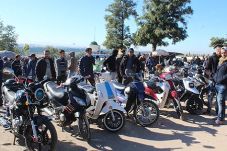 أبواب موصدة ومكاتب مكيفة… ومهنيّو الدراجات النارية بفاس يقرعون ناقوس الخطر