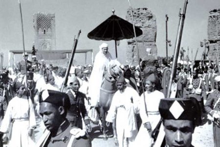 ثورة الملك والشعب في ذكراها ال72..استحضار للتلاحم الوثيق بين العرش والأمة والتزام بمواصلة حمل مشعلها في ظل الوحدة الوطنية والترابية