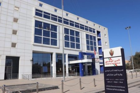 مكناس.. توقيف ضابط شرطة ممتاز متلبس بالابتزاز والرشوة ووضعه رهن التحقيق