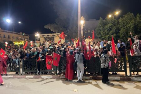 ساكنة تازة تخرج عن بكرة ابيها احتفالا بقرار مجلس الامن  الداعم لمخطط الحكم الداتي