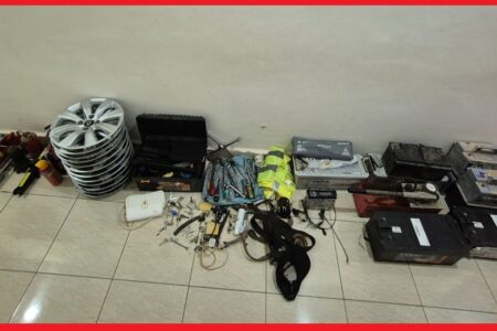 وجدة.. توقيف شخصين يشتبه في تورطهما في سرقات من داخل السيارات