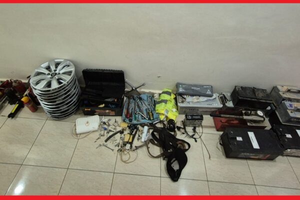 وجدة.. توقيف شخصين يشتبه في تورطهما في سرقات من داخل السيارات