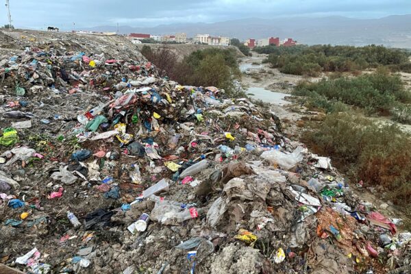 فضيحة بيئية تهز واد أمليل: مطرح نفايات داخل الوادي يهدد الصحة والبيئة