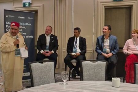 من فاس إلى تورونتو: عزيز اللبار ينقل رؤية مجلس جماعة فاس إلى القمة العالمية لشبكة المدن القوية حول الوقاية من التطرف وبناء مدن آمنة وشاملة