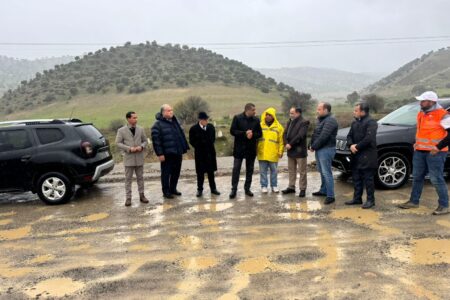 عامل إقليم تاونات يترأس لقاءً موسعًا لتتبع أشغال تثنية الطريق الوطنية رقم 8 ويقف ميدانيًا على آثار التساقطات المطرية