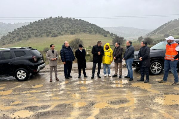 عامل إقليم تاونات يترأس لقاءً موسعًا لتتبع أشغال تثنية الطريق الوطنية رقم 8 ويقف ميدانيًا على آثار التساقطات المطرية