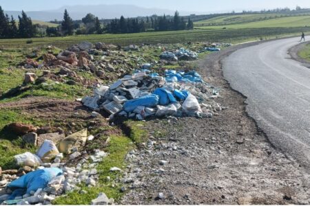 اختلالات بيئية بالطريق الرابطة بين إيموزار فاس وصفرو على مستوى جماعة أولاد الطيب بأحواز فاس