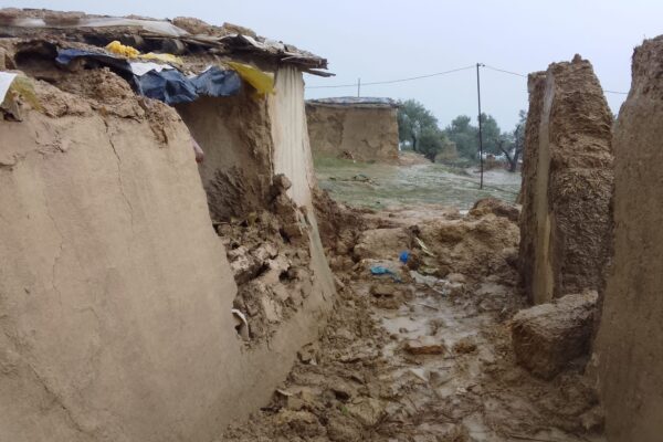 دواوير جماعة غياثة الغربية بإقليم تازة تناشد عامل الإقليم التدخل العاجل لإنقاذ الساكنة بعد انهيار منازلهم وتركهم في مواجهة الموت والتشرد