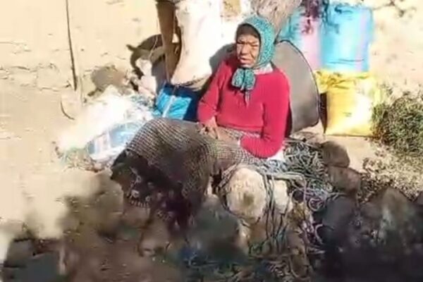 أرملة وابنتها من ذوي الإعاقة تواجهان خطر الموت تحت سقف متداعٍ بدوار عبد الخالقين جماعة الكوزات بإقليم تازة