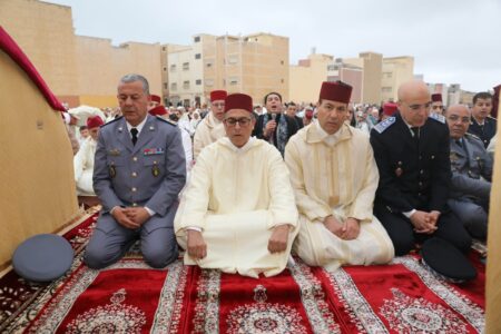 عامل إقليم تازة، السيد رشيد بنشيخي، يؤدي صلاة عيد الفطر المبارك في أجواء روحانية متميزة