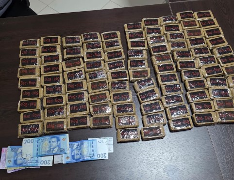 تفكيك شبكة لترويج المخدرات بتازة: توقيف خمسة مشتبه بهم وحجز كميات مهمة من المخدرات وأسلحة بيضاء