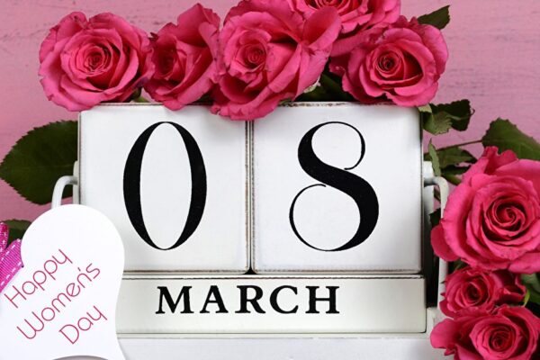 المرأة بين الاحتفاء الظاهري والإنصاف الحقيقي: كيف تعيش حقوقها في المغرب والعالم العربي مقارنة بالمجتمع الأوروبي والأمريكي