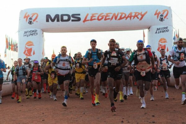 انطلاقة مشتعلة تنذر بملحمة رياضية في ماراطون الرمال