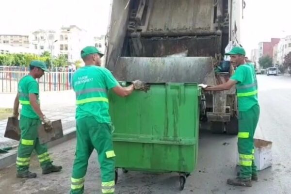 عمال النظافة بمدينة خريبكة جهود متواصلة لضمان نظافة المدينة خلال أيام العيد