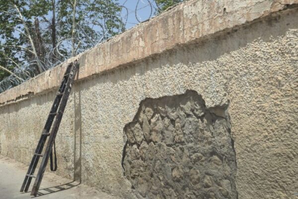 دعوات لإزالة السياج الشوكي المحيط بالمسبح البلدي بتازة حفاظًا على سلامة المواطنين