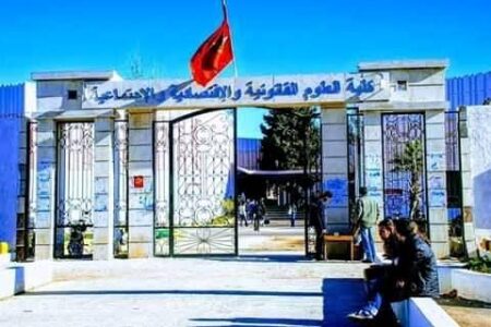 من شارع بمدينة فاس إلى قاعة المحكمة… كيف تحولت مشادة إلى ملف يتابع فيه أستاذة جامعية وشقيقتاها؟