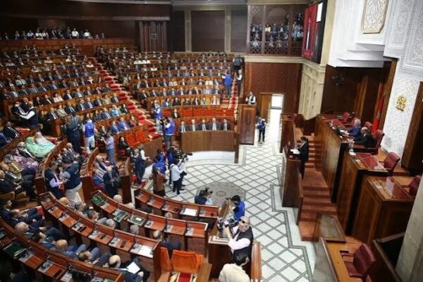 احترموا المغاربة، فالصراعات والكلمات النابية والاتهامات تحت قبة البرلمان لا تصنع المصداقية ولا تكسبكم ثقة المواطنين